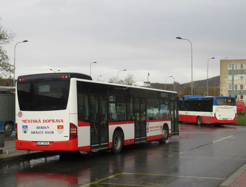 Odstavené Conecto z roku 2014 na autobusovém nádraží. Z linek MHD sem zajíždìjí linky B, C a H. Od prosince 2020 budou v rámci integrace do PID nahrazeny tyto linky regionálními spoji.