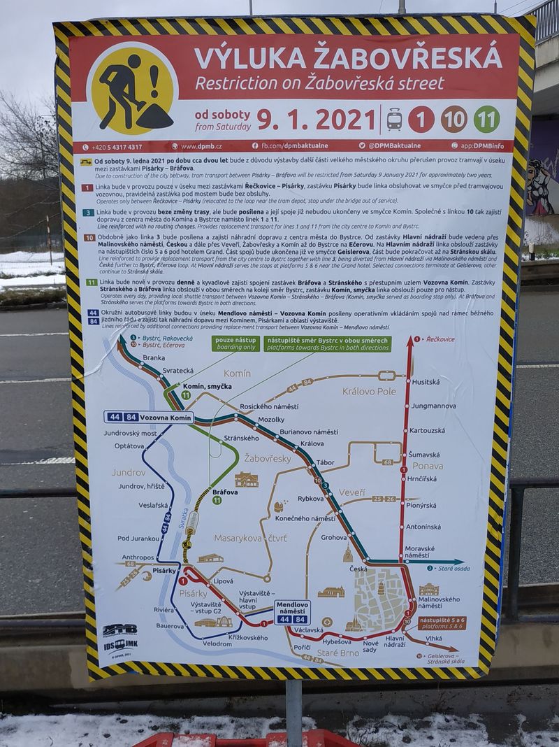 Nová dvouletá výluka tramvají mezi Pisárky a Žabovøesky na pøehledné infotabuli: linka 1 zkrácená do Pisárek, linky 3 a 10 posíleny a prodlouženy do Bystrce a jako èásteèná náhrada krátká linka 11.