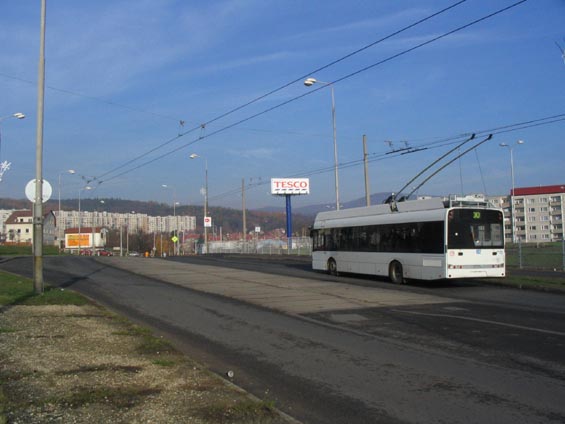 Další pozùstatek po tramvajových plánech na okraji Jirkova.