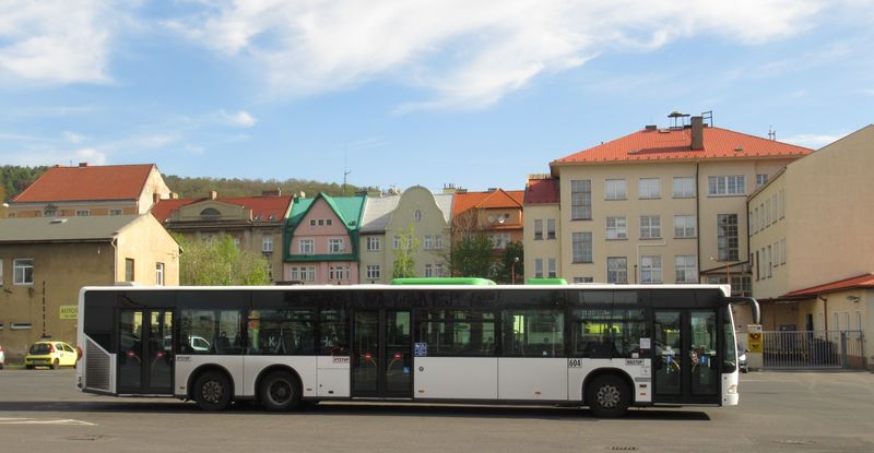 Na autobusovém nádraží odpoèívá jeden z 5 patnáctimetrových autobusù Mercedes-Benz Citaro, které jsou nasazovány napøíklad na linku 209 do Neboèad. Z pùvodních 8 kusù tu jezdí ještì vozy z let 2005-9. První tøi byly prodány dopravci CAR-TOUR.
