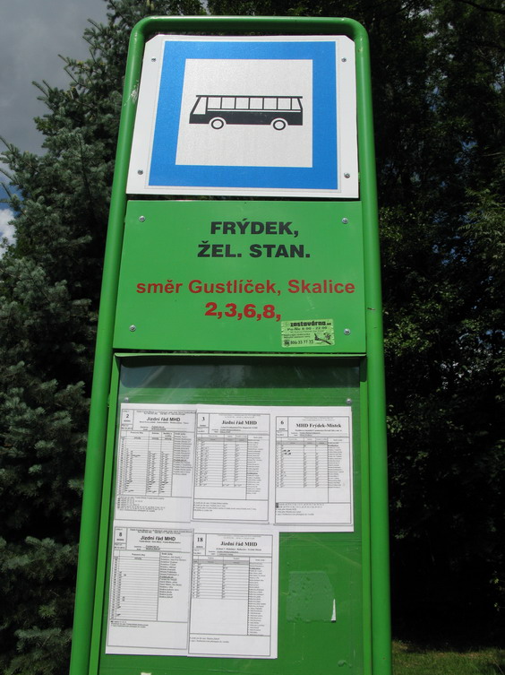 K zelenobílým autobusùm dopravce ÈSAD Frýdek-Místek patøí i zelené oznaèníky MHD.
