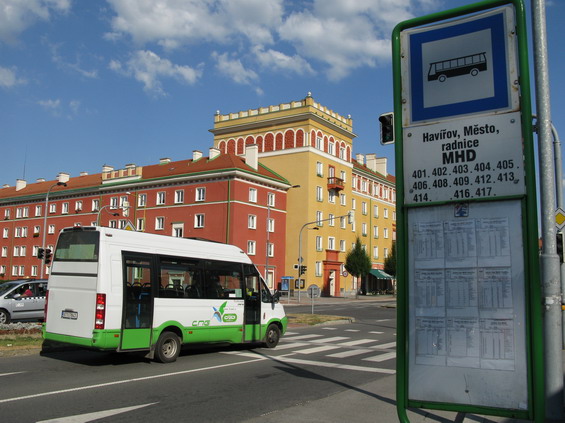 Pro málo vytížené spoje má zdejší dopravce pøipraveno 6 minibusù - 3 znaèky Iveco Daily a 3 Iveco Stratos.