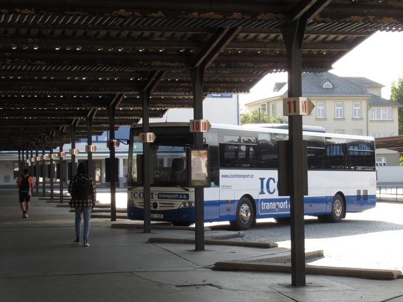 Od bøezna 2020 jsou veškeré linky objednávané krajem Vysoèina zapojeny do nového systému VDV (Veøejná doprava Vysoèiny). Kupovat lze zatím pouze jednorázové nebo jednodenní papírové jízdenky. S nimi lze však pøestupovat i mezi autobusy a vlaky.
