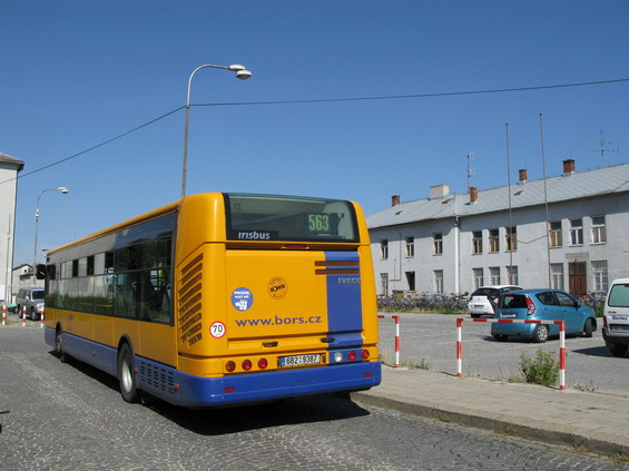 Linka 563 jezdí jen ve špièkách. Dopravce BORS Bøeclav disponuje 4 vozy typu Citelis.