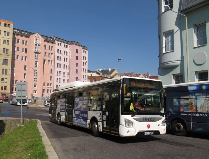 Krátká páteøní „pùlhodinová“ linka 119 z autobusového nádraží k nádraží Jablonecké Paseky i s tím nejnovìjším, co mùžeme v jablonecké MHD potkat. V roce 2016 byly dodány 4 vozy Iveco Urbanway. Nyní se s obnovou vozového parku vyèkává, jak dopadne definitivní smluvní zajištìní po zrušení výbìrového øízení, ve kterém vyhrála pražská firma About Me.