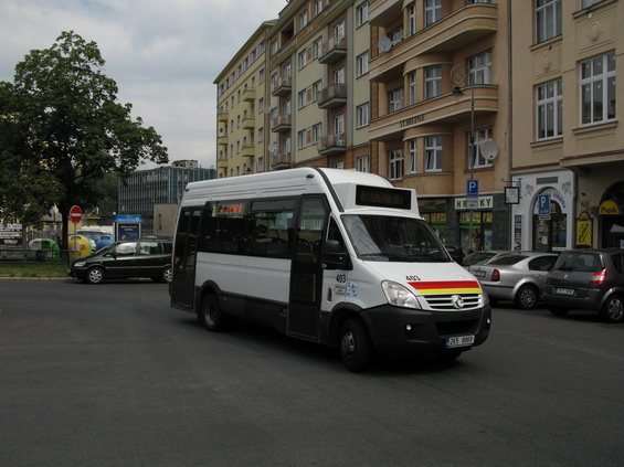 Mikrobusy Iveco jezdí na lince 4, která vyjíždí z centra lázní nedaleko hlavní kolonády a hotelu Thermal a pøes terminál MHD u Tržnice se stáèí zpìt do lázeòské ètvrti do zastávky Køižíkova.