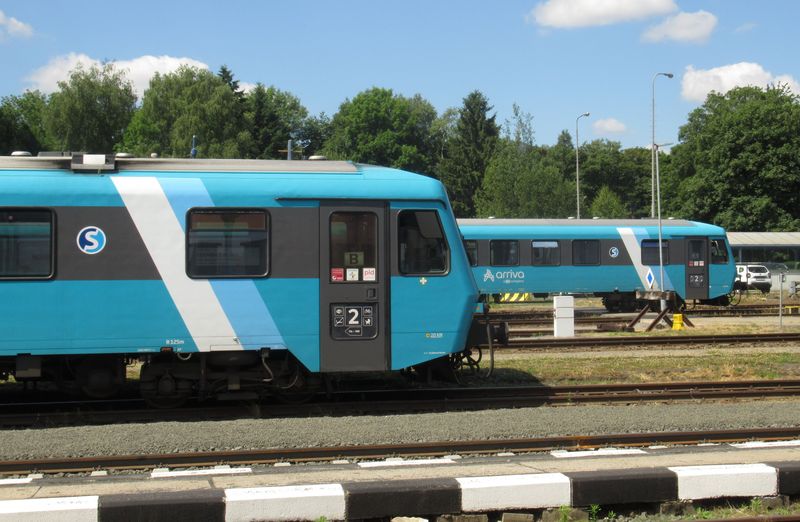 Arriva provozuje vìtšinu rychlíkù v Libereckém kraji a také èást osobních vlakù. Z Liberce vyrážejí tyrkysové vlaky smìrem do Turnova a dál do východních Èech, a také na rychlících do Èeské Lípy, Dìèína a Ústí nad Labem.