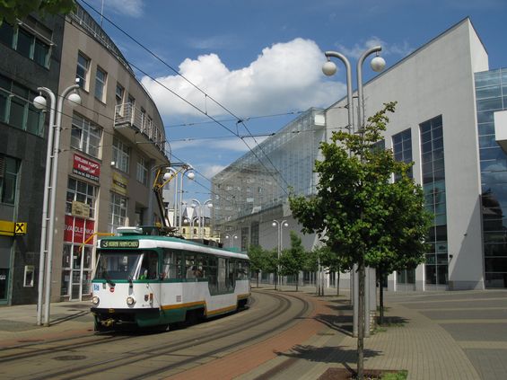 Pøímo v centru Liberce se místo obchodního domu Ještìd postavilo nové, mnohem vìtší, nákupní centrum Forum Liberec.