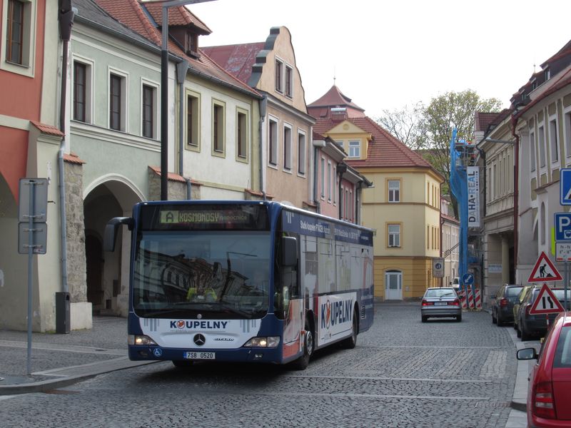 Autobusové linky vedené skrz historické jádro Mladé Boleslavi se musí proplétat i velmi úzkými ulièkami. Vìtšina mìstských vozù jezdí v celovozové reklamì. Mercedesy byly prvními autobusy, které doplnily pùvodnì monotónní vozový park složený z již vyøazených autobusù Škoda 21Ab.
