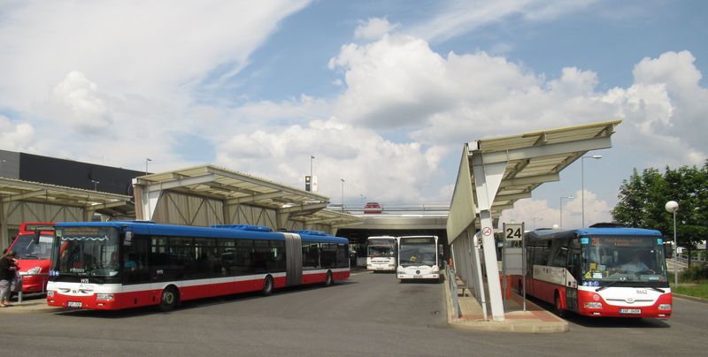 Autobusy v nátìru PID se postupnì zaèínají šíøit i na autobusovém nádraží v Mladé Boleslavi. Poèátkem roku 2019 byla plnì zaintegrována také linka 432 z Nymburka dopravce OAD Kolín. I na ní jsou nyní èásteènì nasazeny kloubové autobusy.