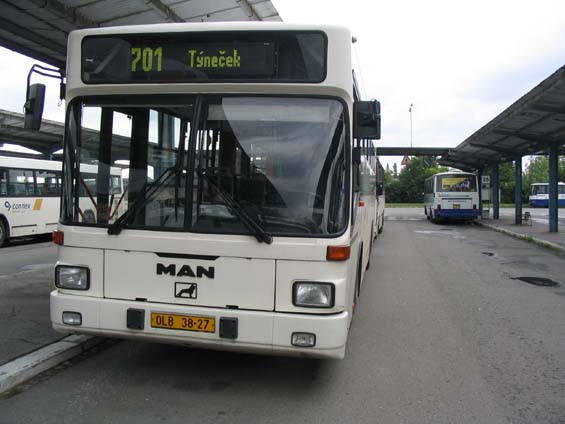 Olomoucká poboèka nejvìtšího zdejšího regionálního dopravce Connex Morava provozuje nìkolik starších MANù.