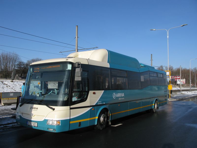 Také hlavní regionální autobusový dopravce ARRIVA MORAVA obnovuje vozový pak autobusy na stlačený zemní plyn – nejnověji těmito hrbatými stroji SOR. Linka 379 končí na Dubině u tramvaje a míří na jih do Petřvaldu.