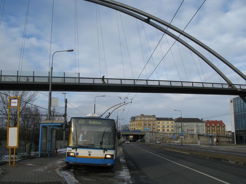 Západně od obchodního centra Nová Karolina a nedaleko od železniční stanice Ostrava střed vznikla v roce 2013 nová trolejbusová trať, kde končí linka 105 ve  směru od Koblova. Údajně se uvažuje o jejím dalším mírném prodloužení. Z 15 trolejbusů Škoda 21Tr už byly 4 vyřazeny.