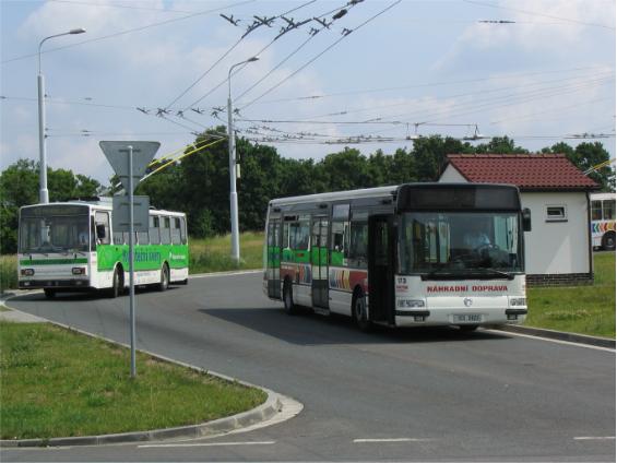 Trolejbusová toèna Dubina, sever. Citybus s trvalým oznaèením náhradní doprava slouží jako záloha.