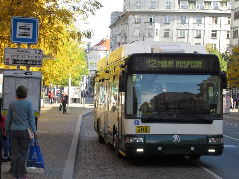 Jeden ze sedmi plzeòských trolejbusù s karoserií Citybus z roku 2005. Kvùli výluce dojíždí linka 12 i již zatrolejovaným úsekem bez odbìru elektrické energie díky pomocnému naftovému motoru.