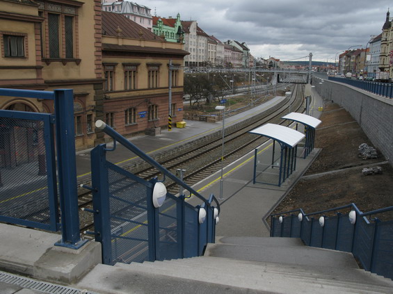 Také nádraží Plzeò jižní pøedmìstí se doèkalo tolik potøebné rekonstrukce v rámci výstavby železnièního koridoru. Pùvabnou historickou budovu doplòují nìkteré nové prvky pro cestující.