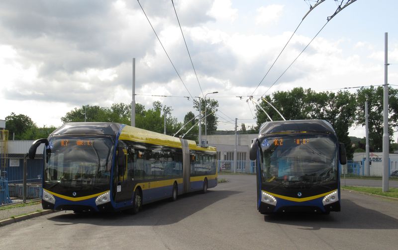 Teplice mají už 9 trolejbusù s novou karoserií SOR NS, z toho 8 standardních a 1 kloubový. Èerstvì bylo na jaøe 2020 dodáno pìt bateriových standardních vozù.