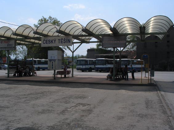 Autobusové nádraží v Èeském Tìšínì pùsobí neupraveným dojmem.