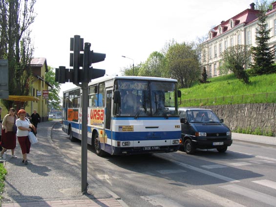 Mìstský autobus Autosan na páteøní lince 22 poblíž autobusového nádraží.