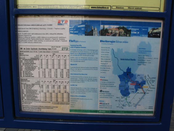 Jízdní øád a informace o lince 398 do Drážïan na zastávce Hlavní nádraží.