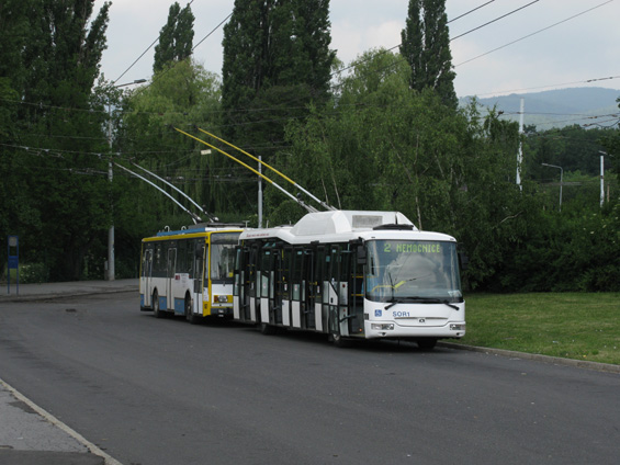 Z Ostravy zapùjèený prototyp trolejbusu SOR jezdil na lince 2 od Angeru k Nemocnici.
