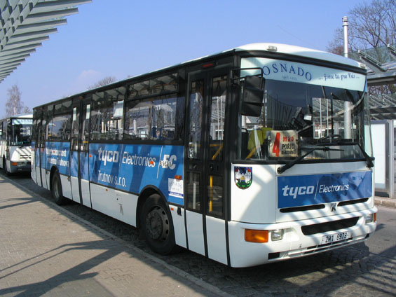 Mìstská standardní Karosa B952E na dopoledním odpoèinku na autobusovém nádraží.