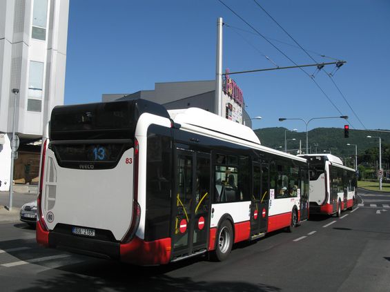 Tøicet nových plynových Urbanwayù omlazuje v roce 2015 autobusový park ústecké MHD. Na mìstských linkách jsou také k vidìní starší vozy pøeøazené z pøímìstských linek, které již DP neprovozuje.