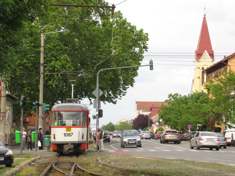 Jednokolejná tra� smìøující na sever od hlavního nádraží do obytnì-prùmyslové zóny. Jezdí tu linky 15, 15b a 16, dohromady v souhrnném intervalu cca 15 minut celotýdennì. Na poèet obyvatel má prý Arad nejvíc tramvají z celého Rumunska.