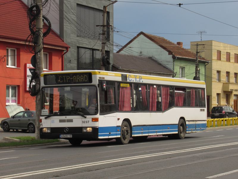 Kromì toho, že je Arad sbírkou rùzných ojetin tramvají z celé Evropy, platí to samé také pro autobusy, které tu mají podobnì pestrý pùvod.