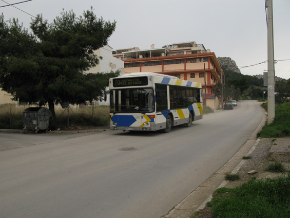V Aténách je k vidìní mnoho midibusových linek, a to nejen v centru, ale i na okrajích. Obsluhují tu oblasti vzdálenìjší od hlavních linek. Vozový park midubsù sestává buï z tìchto vozù Elbo nebo z novìjších Solarisù Alpino.