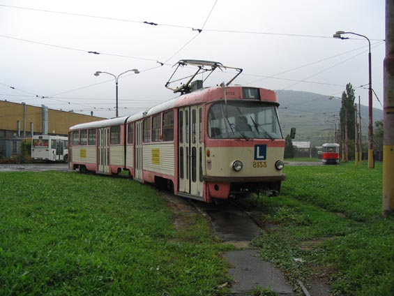 Školní tramvaj K2 ve vozovnì Krasòany.