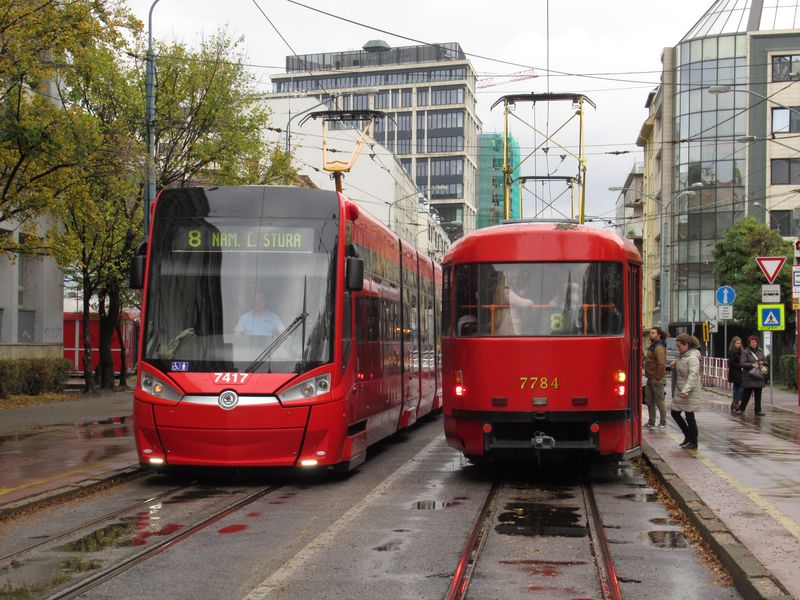 I staré tramvaje T3 se postupnì oblékají do nového jednotného vzhledu Bratislavské MHD. V souvislosti s novými vlaky do stanic Vinohrady a Nové Mesto byla posílena i tramvajová doprava a to konkrétnì zkrácením intervalù posilové linky 7.