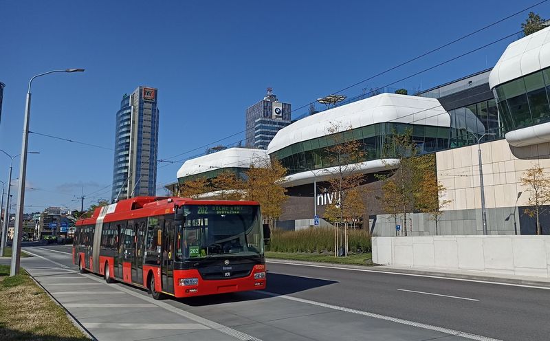 Událostí roku 2021 bylo bezesporu otevøení nového autobusového nádraží souèasnì s novým obchodním centrem Nivy, které vyrostlo na místì pùvodního autobusového nádraží. Funguje od 30. 9. Podél jezdí také trolejbusová linka 202, novì pod èíslem 72.