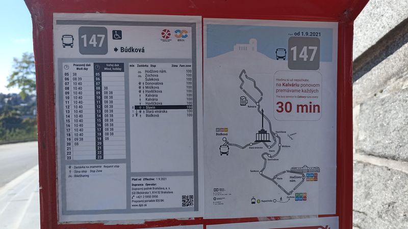 Nový jízdní øád minibusové linky 147 s oznámením èerstvé novinky – zkrácení intervalu do oblasti Kalvárie, obytné ètvrti s úzkými ulièkami v kopcích nad centrem Bratislavy.