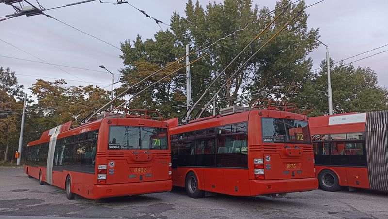 Jedno z nejvìtších trolejbusových obratiš� Èiližská na východním okraji Bratislavy. Konèí zde kloubové linky 71 a 72 (bývalé 201 a 202). Právì na trase linky 71 má vyjet v roce 2023 celkem 16 dvoukloubových trolejbusù Solaris. Bratislava plánuje ve stejném roce nakoupit také 23  klasických kloubových trolejbusù Škoda s karoserií Solaris a 11 standardních vozù SOR.