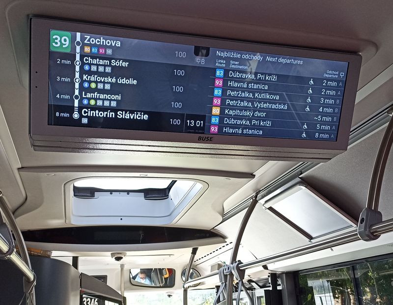 Nové turecké kloubové autobusy také používají vnitøní informaèní systém se zobrazováním možnosti pøestupù na ostatní linky v pøíští zastávce. Zavádí se také systém zobrazování èasu do odjezdu z koneèné zastávky na venkovních panelech.