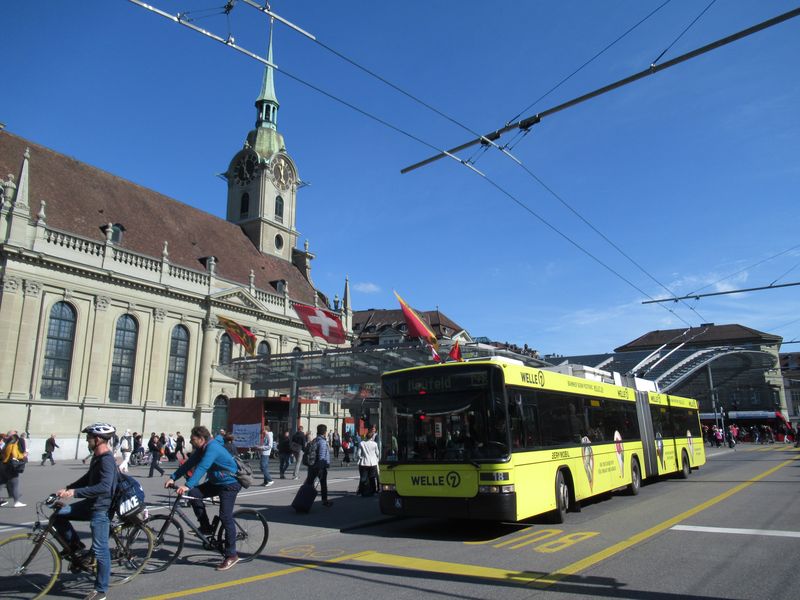 V Bernu fungují také tøi trolejbusové linky è. 11, 12 a 20 a všechny mají velmi krátké intervaly, nìkde ve špièce i 2 minuty. Bohužel stávající poèet 20 vozidel je pro pokrytí všech spojù na tìchto linkách nedostateèný.