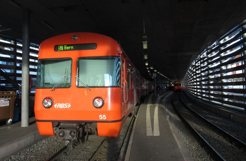 Na úzkorozchodné lince S7 jezdí tyto starší vysokopodlažní jednotky. Bernský S-Bahn je druhý nejvìtší ve Švýcarsku a zaveze vás jednou ze 13 linek pomìrnì daleko od hlavního mìsta – napøíklad zajíždí také do Fribourgu, Solothurnu, Thunu èi Biel/Bienne.