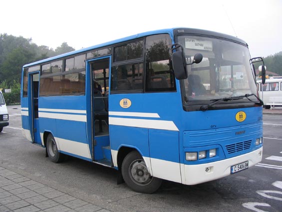 Pomìrnì nový autobus Iveco na lince Albena - Balèik. Nechybí ani prùvodèí.