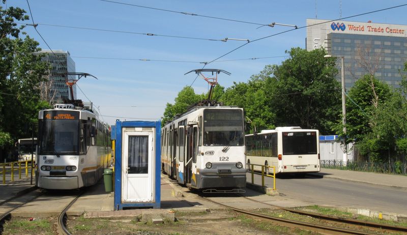 Smyèka u zdejšího veletržního areálu Piata Presei, kde se potkávají linky s nejkratším a nejdelším intervalem. Zatímco tangenciální linka 41 propojující jednotlivá okrajová sídlištì na západì metra jezdí ve špièkách každé 2 minuty, linka 42 vedená do centra jezdí v nejkratším intervalu 71 minut, aby mohla být obsloužena pouze jedinou tramvají.