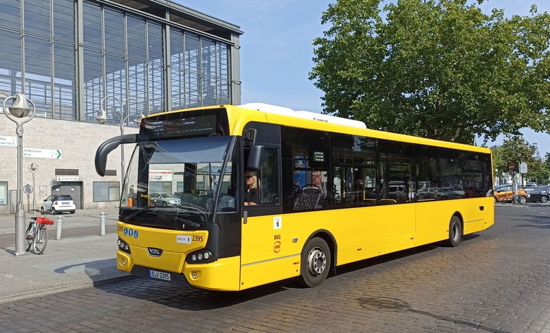 Flotila standardních naftových autobusù byla v letech 2014-7 obnovena cca 170 nizozemskými vozy VDL. Naposledy však byl dvanáctimetrový vozový park naftových autobusù v letech 2019-21 obnoven 200 vozy Mercedes-Benz Citaro.