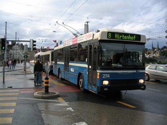 Zajímavostí luzernské MHD je provoz trolejbusù s vlekem, které mají stejnou kapacitu jako kloubová vozidla. Od prosince 2006 jsou také tady nasazeny první tøi dvoukloubové trolejbusy Hess o úctyhodné délce 25 metrù.
