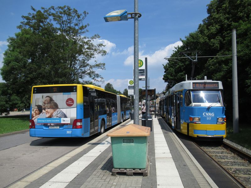 Další vzorový pøestup na koneèné zastávce Altchemnitz mezi linkou 6 a páteøní autobusovou linkou 51, která jezdí každých 10 minut. Tomuto vytíženému autobusu ve špièkách pomáhá ještì zrychlená linka E51. V èásti trasy této vytížené linky povede od prosince 2017 prodloužená tramvajová tra� do zastávky Twchnopark.