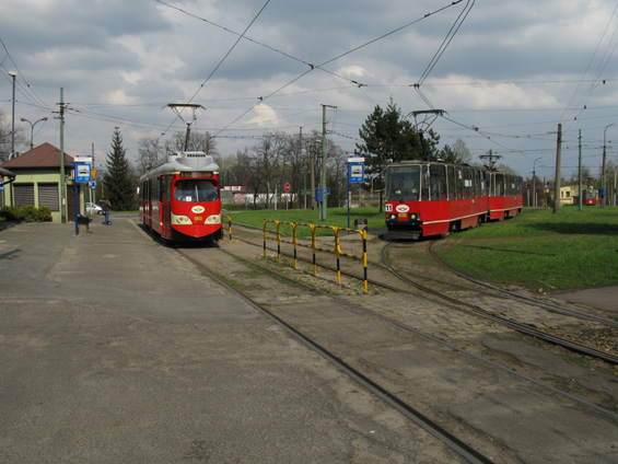 Uprostøed nièeho nedaleko malé osady Chebzie se nachází velký tramvajový pøestupní uzel na pùli cesty mezi Chorzówem a Zabrze. Proti sobì tu jsou ukonèeny linky 1 + 18 od západu a 11 + 17 od východu. Navíc tudy projíždí linka 9 od severu na jih.