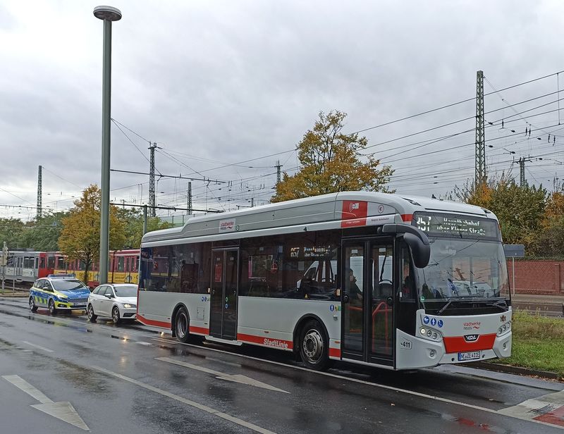 Autobusovou dopravu v sousedním Neussu provozuje místní dopravní podnik. Nedávno poøídil také tyto elektrobusy VDL.