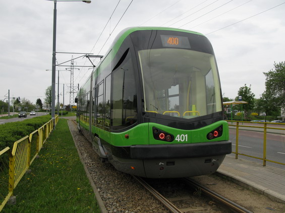 Elblag zakoupil v roce 2006 šest tøíèlánkových nízkopodlažních tramvají Pesa 121N, které jezdí zejména na linkách po hlavní trati do koneèné zastávky Ogólna na severu mìsta. Tato tramvaj má pouze dva podvozky.