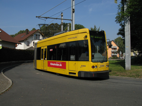 Klasická nízkopodlažní essenská tramvaj na koneèné linky 109.