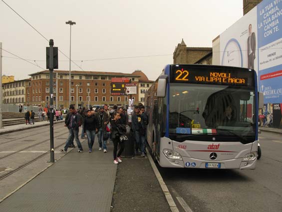 Místní mìstský dopravce ATAF obnovuje v poslední dobì svùj vozový park autobusy Mercedes-Benz Citaro 2. generace. Byla to také pøíležitost ke zmìnì jednotného nátìru.