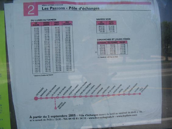 Ukázka jízdního øádu linky 2 MHD v malém mìstì Aubagne mezi Marseille a Toulonem. V sobotu se jezdí stejnì èasto jako ve všední dny, v nedìli jezdí jen minimum spojù.