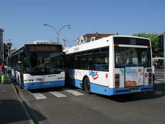 Mìsto Dax poblíž pobøeží Biskajského zálivu má vlastní MHD, kterou tvoøí 14 linek, jezdících v pondìlí až sobotu. Jedna linka "D" jezdí v nedìli a projíždí nejfrekventovanìjší místa. V provozu jsou malé autobusy znaèek Van Hool a Neoplan.